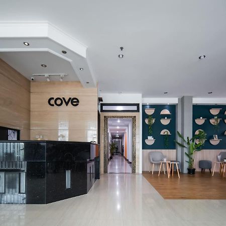 Апарт отель Cove Taman Джакарта Экстерьер фото